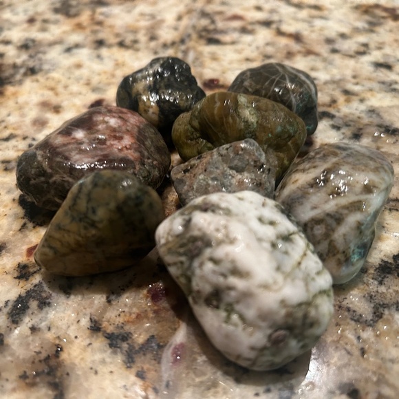 Puget sound Quartz Rocks: Rock Tumbling Grade, Natural Home Decor - Picture 1 of 3